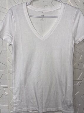 GAP White Short-Sleeve V-Neck Tee